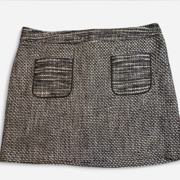 LOFT Plus black, white and silver tweed mini skirt with front pockets size 18 - Picture 3 of 6